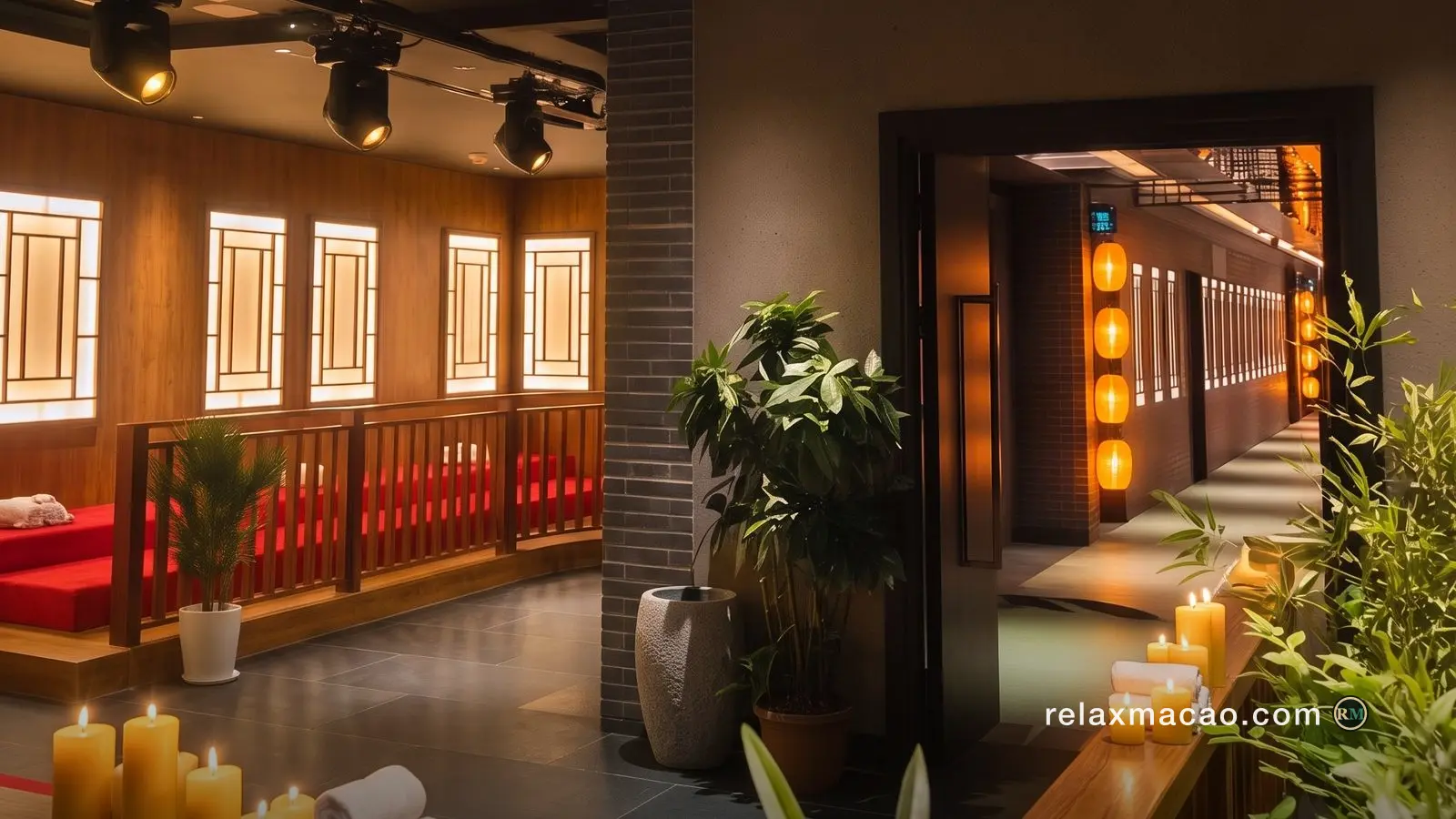 The lattice corridor with lanterns